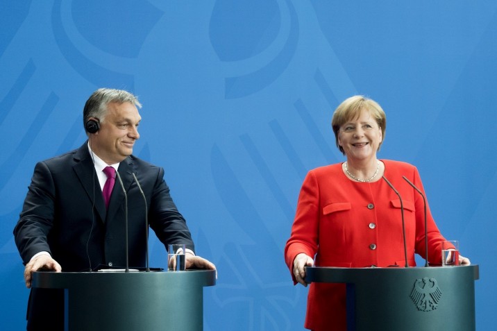 Orbán Viktor miniszterelnök és Angela Merkel német kancellár sajtótájékoztatót tart találkozójukat követően Berlinben 2018. július 5-én. MTI Fotó: Koszticsák Szilárd